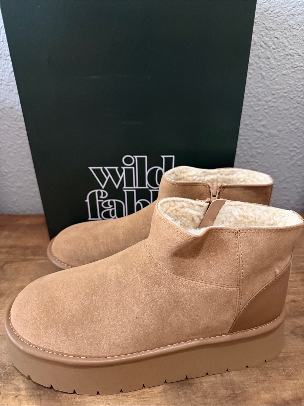 wild fable women’s Tan Suede-Look Faux-Shearling Ankle Boots size 9